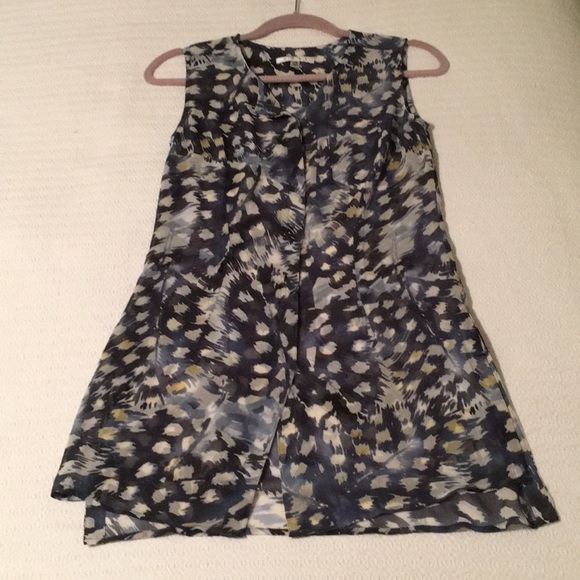 CAbi Avery Tunic - Picture 2 of 7